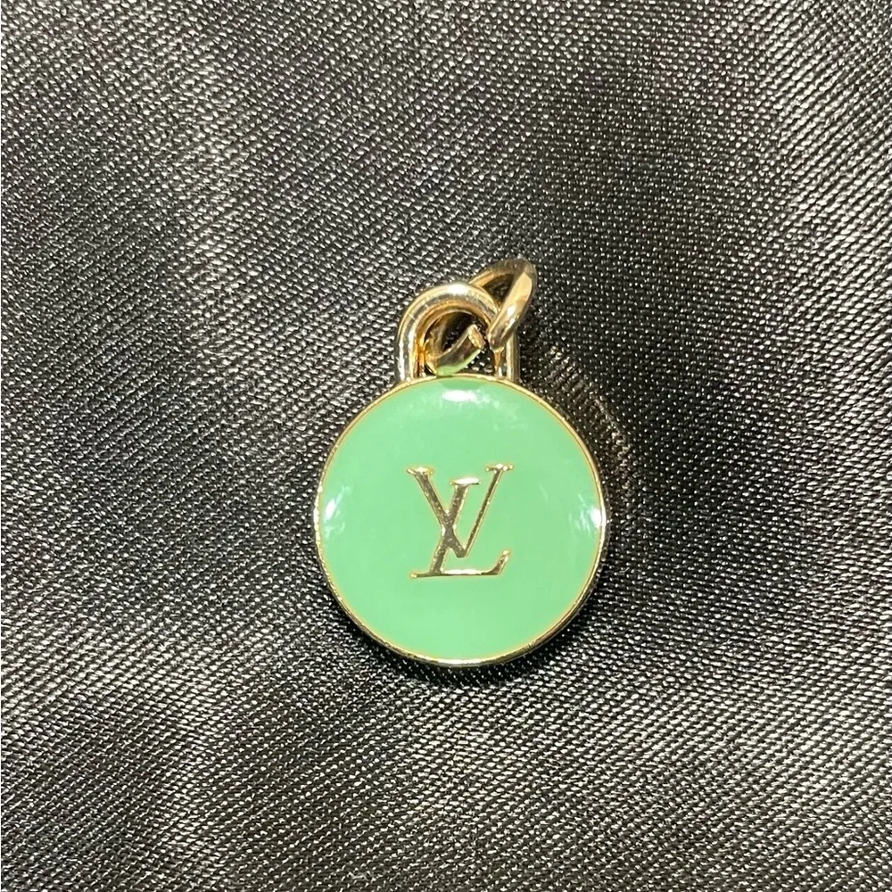 LV Green and Gold Monogram Fashion Pendant - Picture 3 of 4